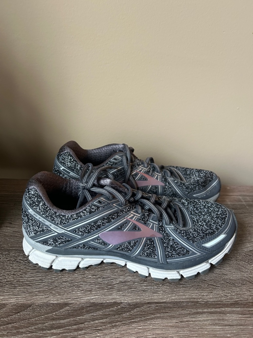 Brooks GTS 17 gently used W9.5